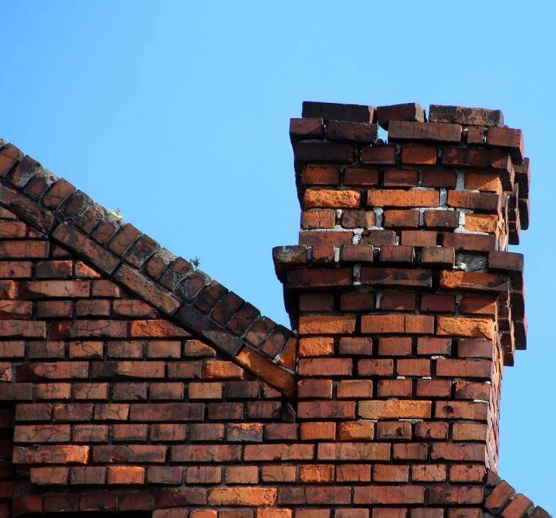 Signs Your White Settlement Home Needs a Chimney Inspection Damaged chimney on an White Settlement home showing cracks and missing mortar